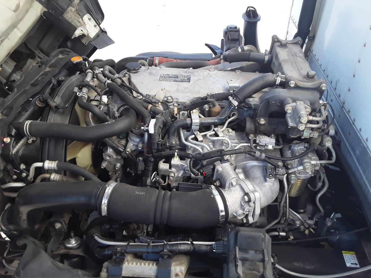 2018 Isuzu NPR - image 10