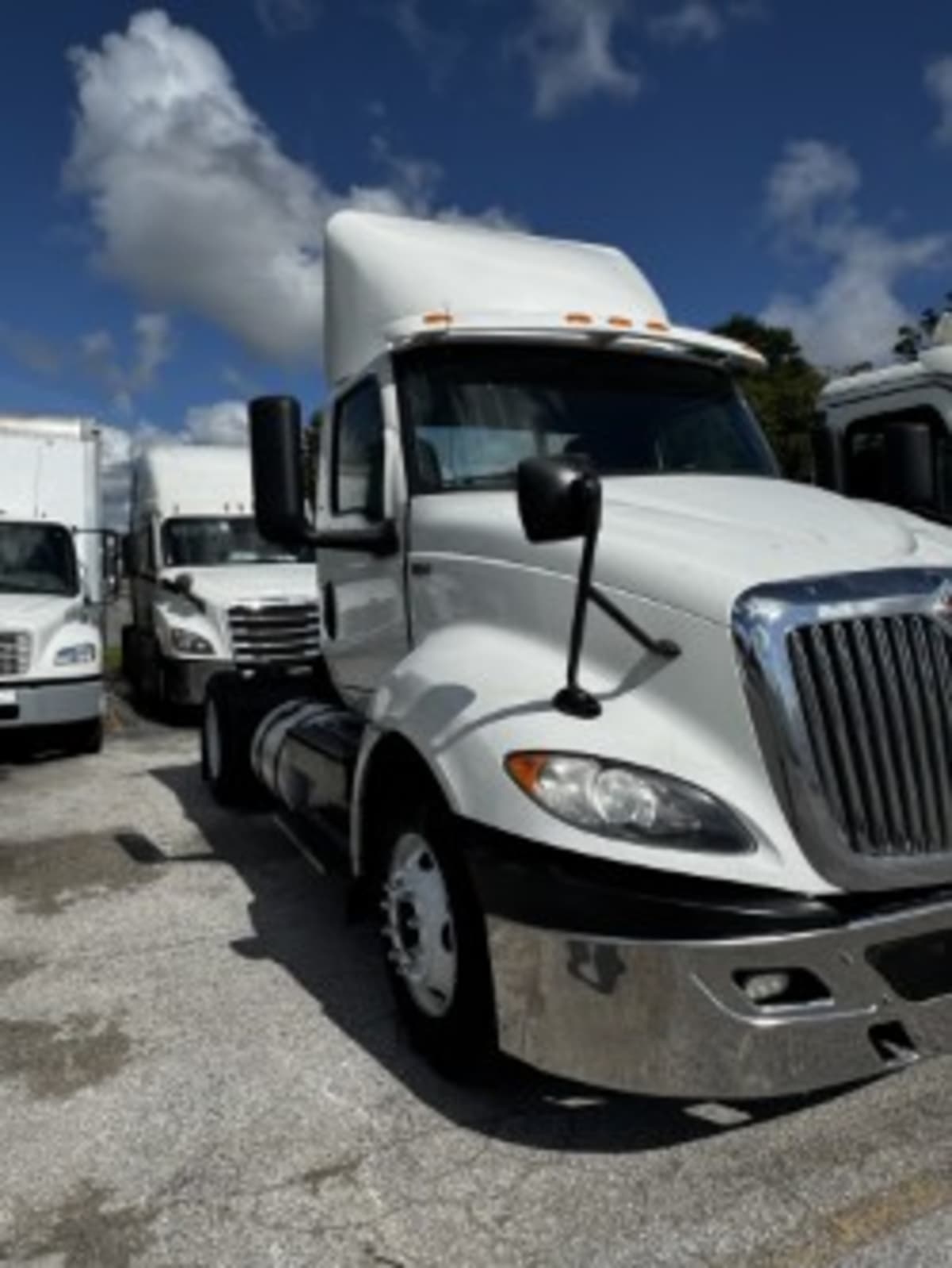 2019 International - image 3