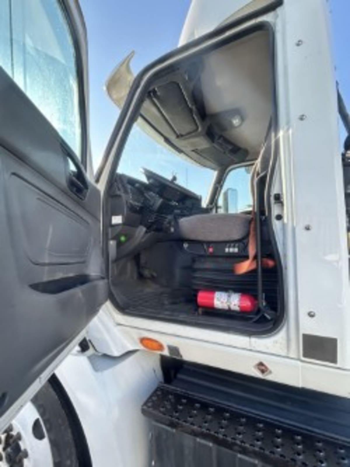 2019 International - image 7