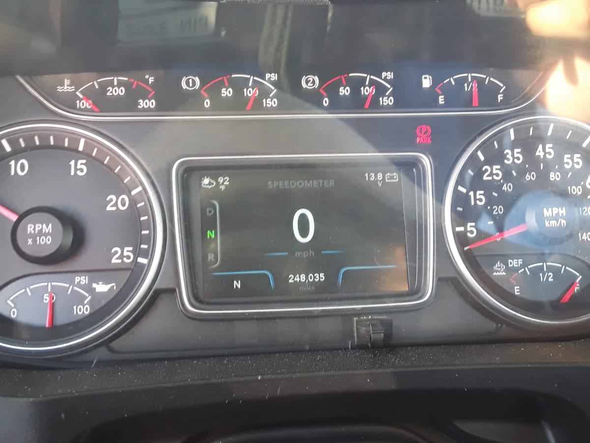 2019 International - image 9