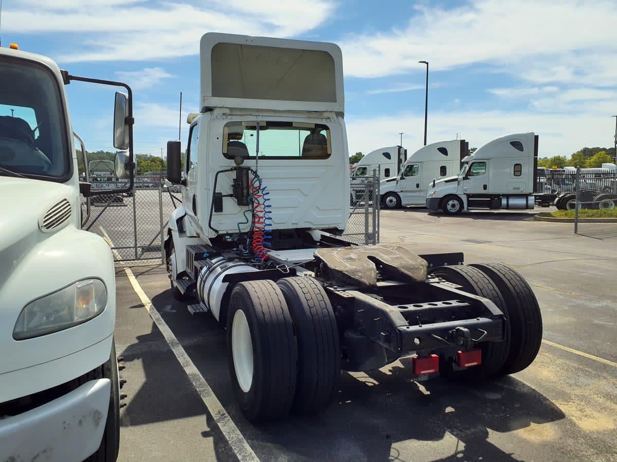 2019 International - image 6