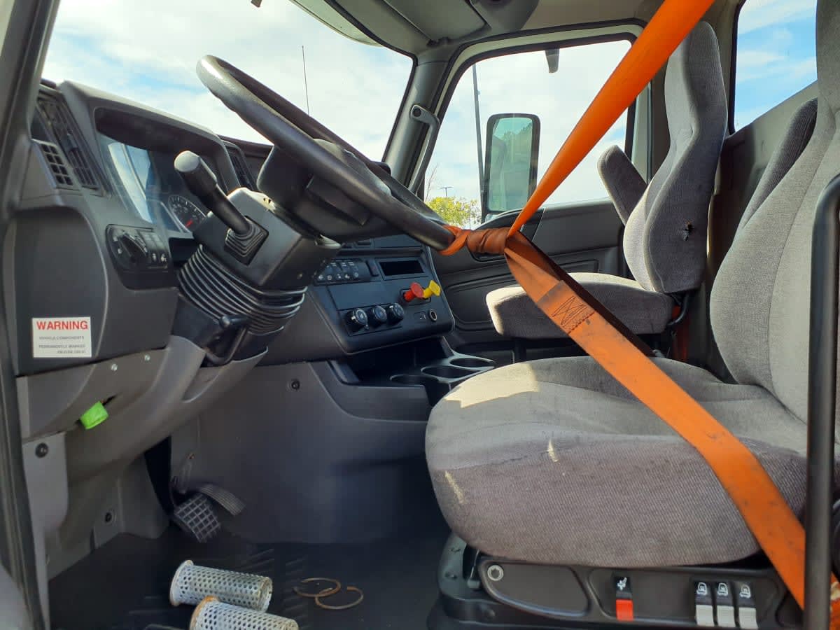 2019 International - image 7