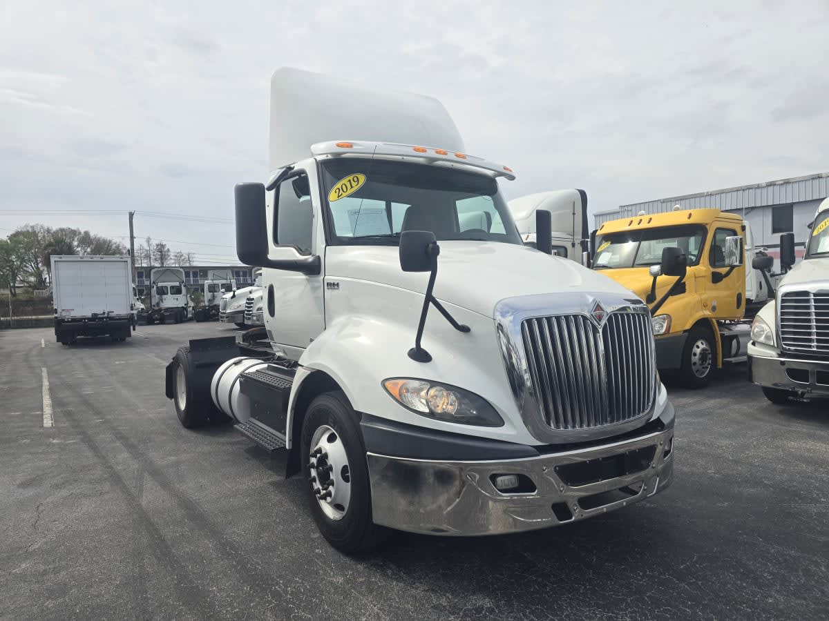 2019 International - image 1