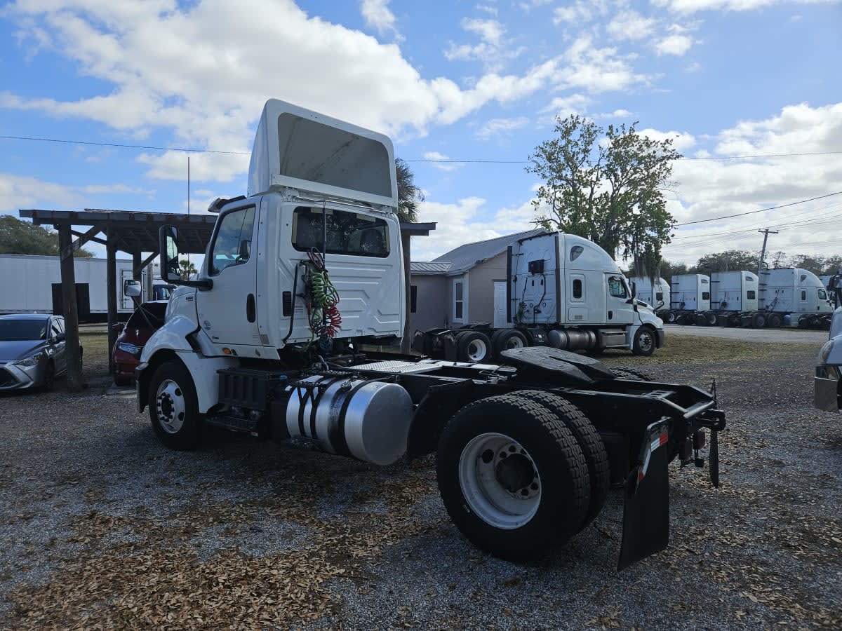 2019 International - image 6