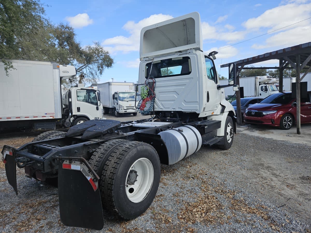 2019 International - image 4