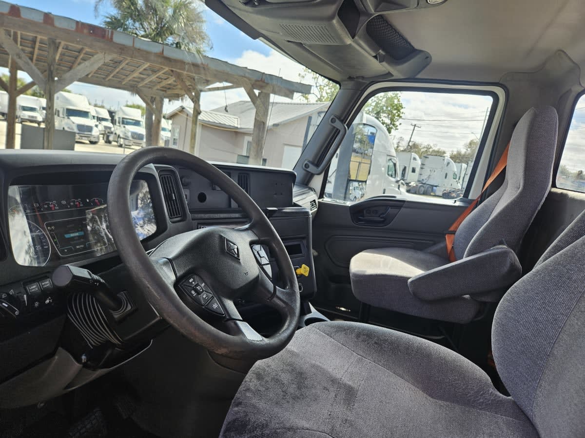 2019 International - image 7