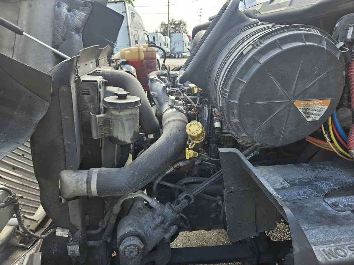 2019 International - image 8