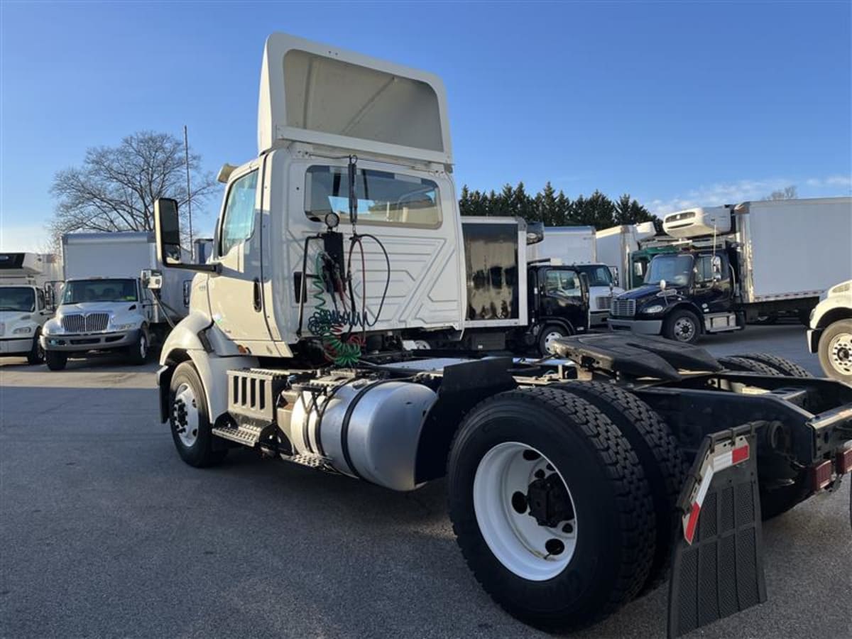 2019 International - image 6