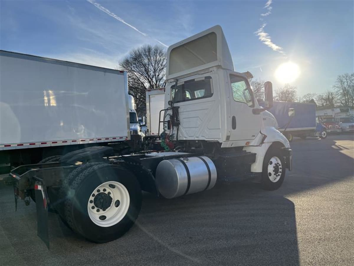 2019 International - image 4