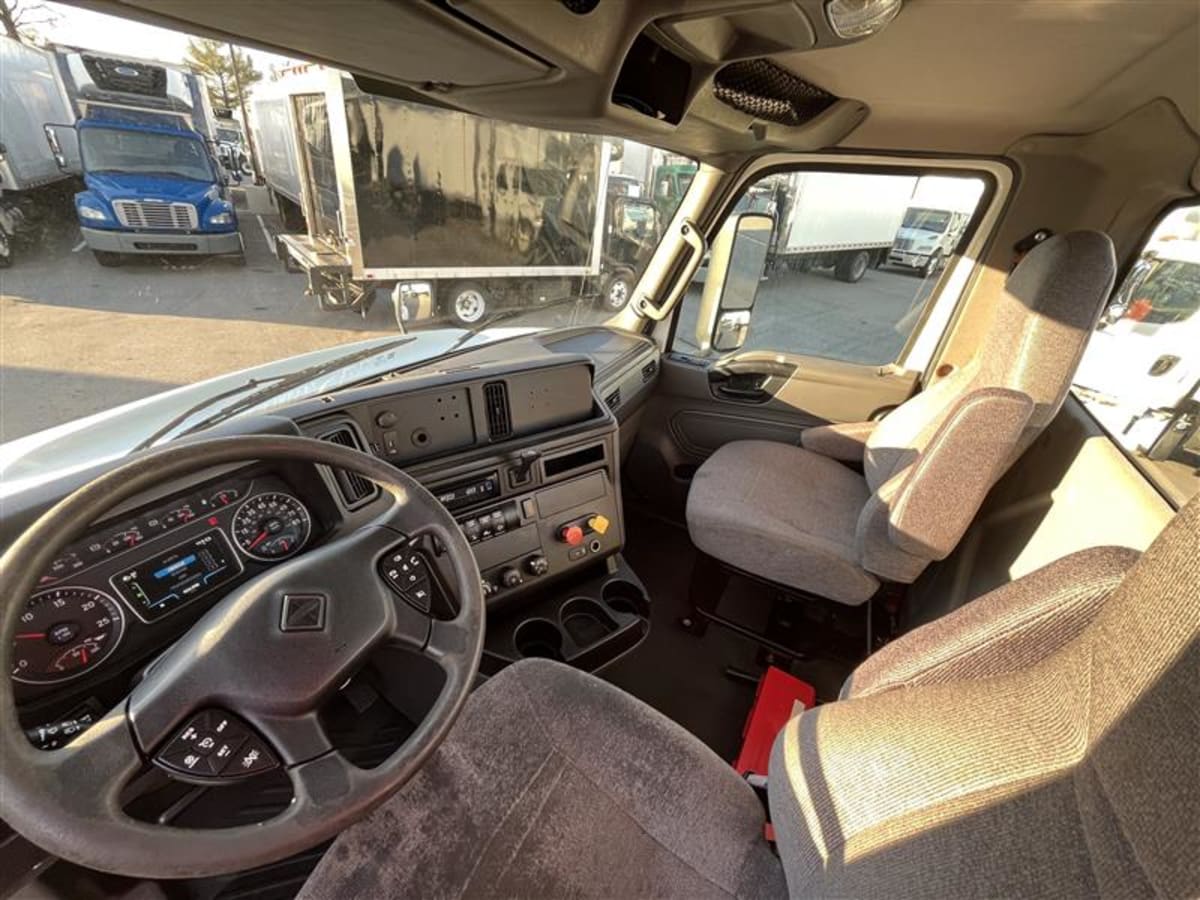 2019 International - image 7