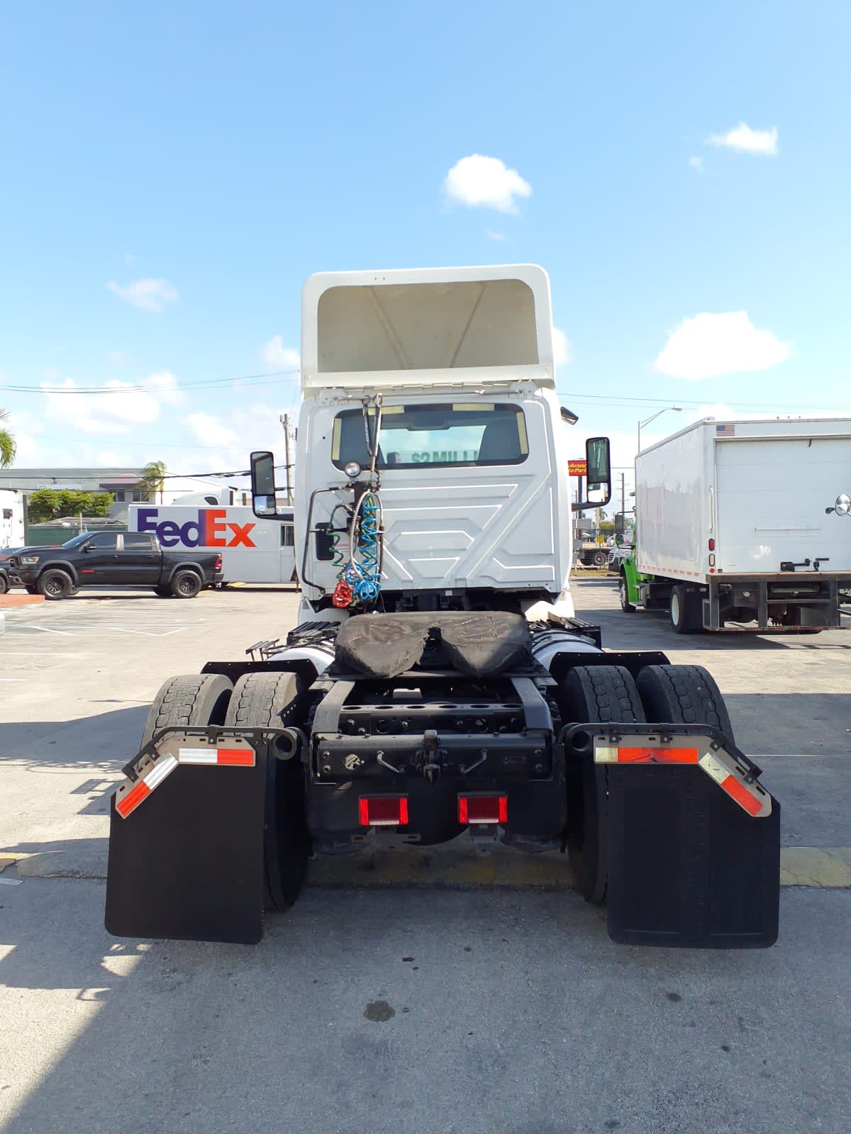 2019 International - image 5