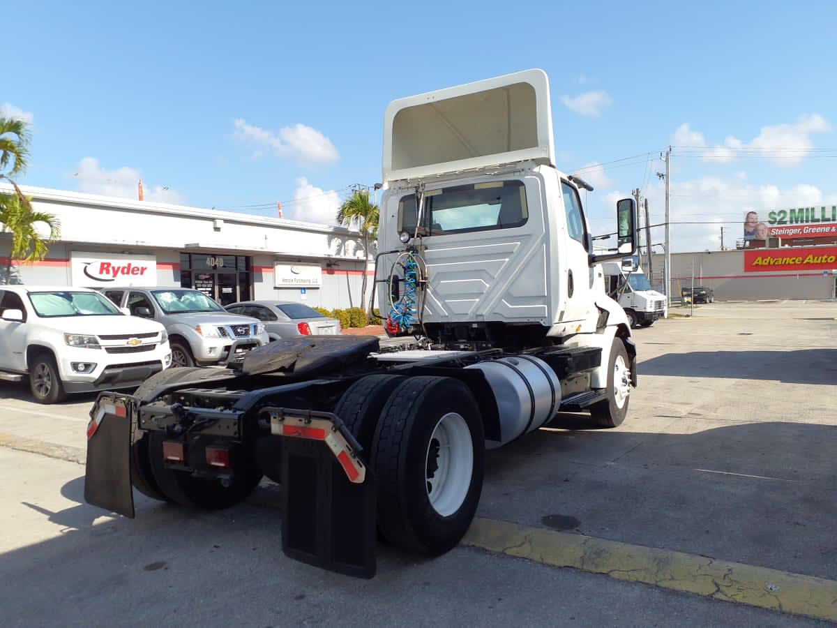 2019 International - image 4