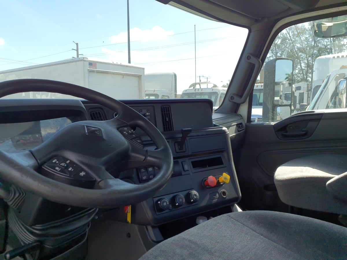 2019 International - image 7