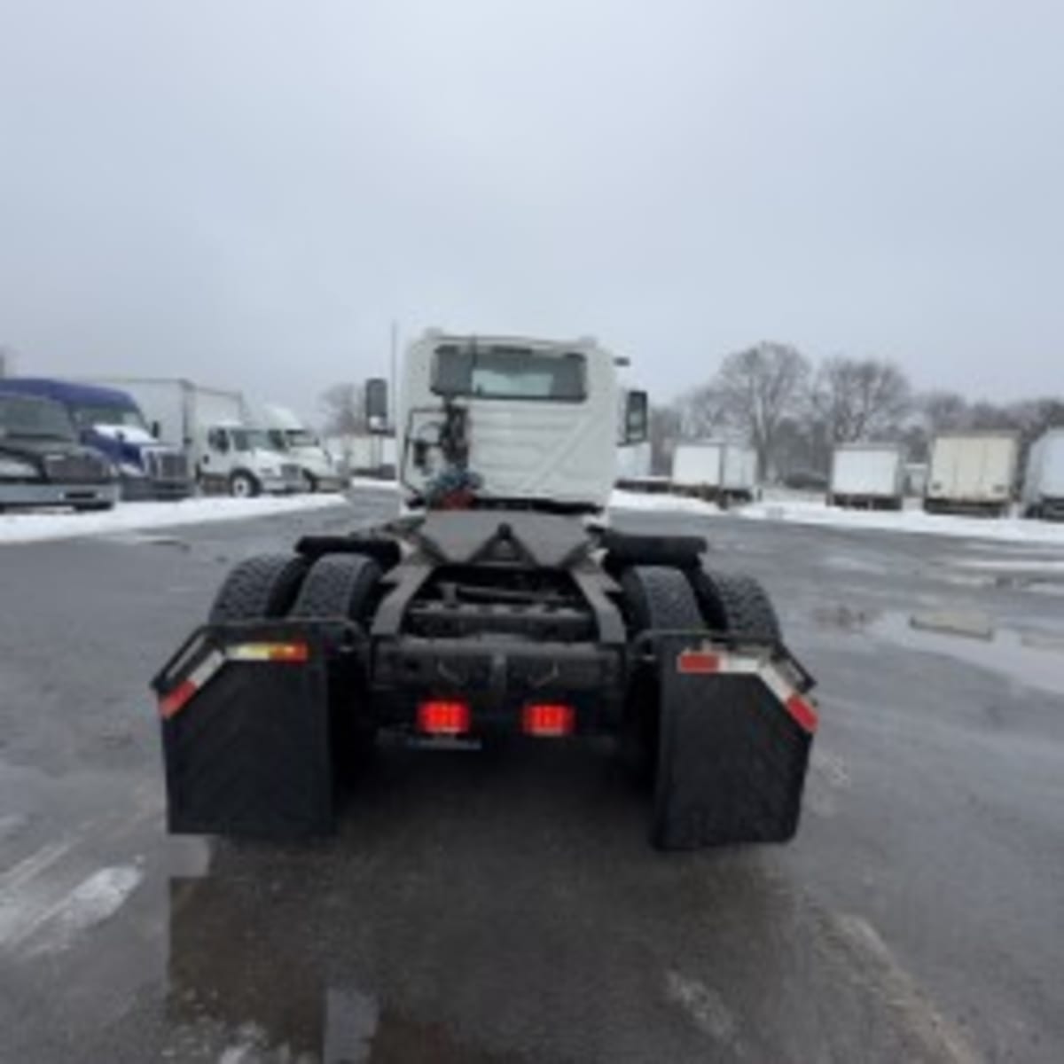 2019 International - image 5