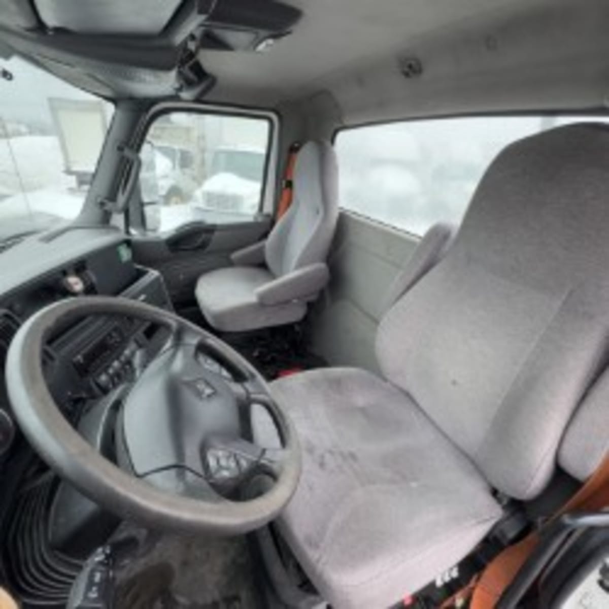 2019 International - image 7