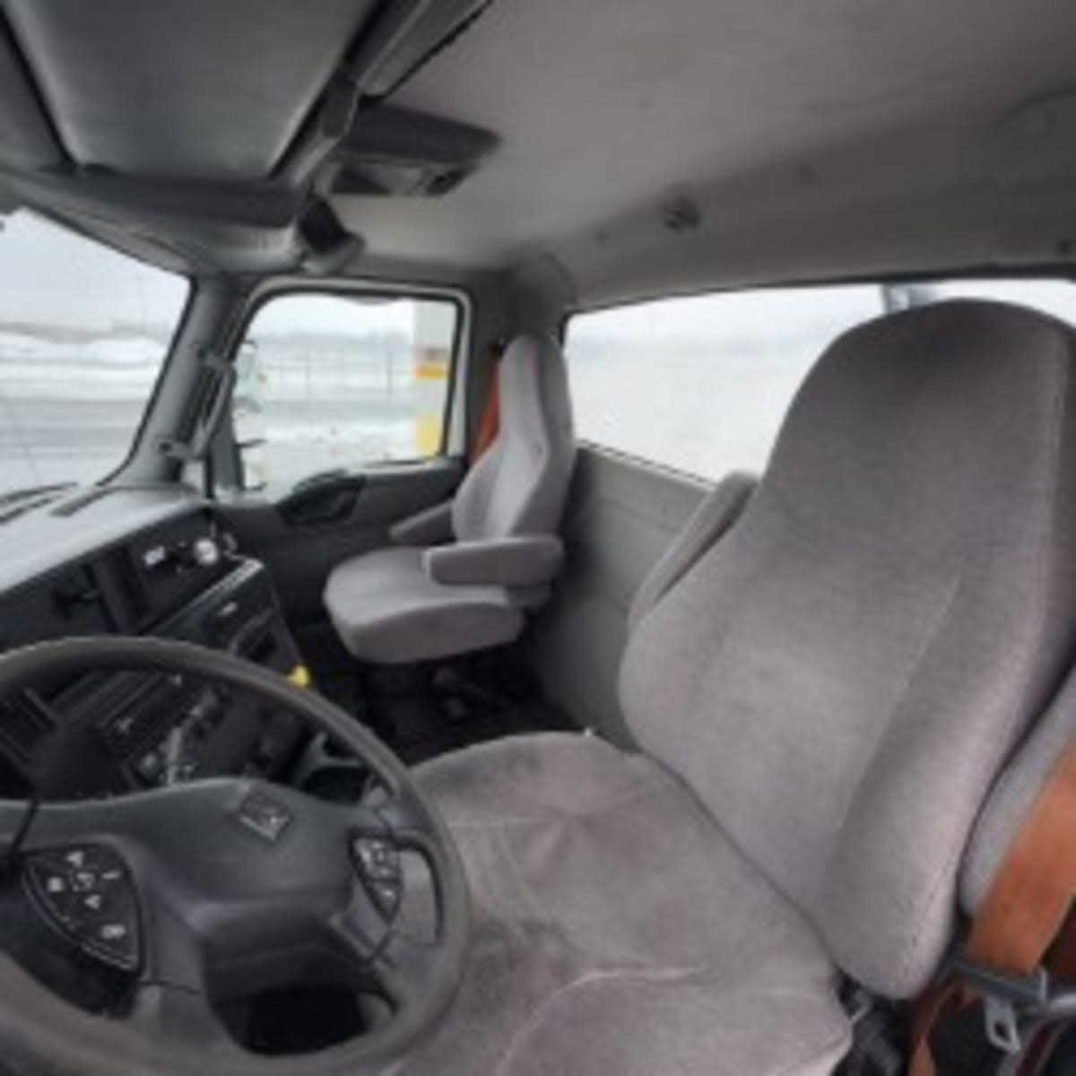 2019 International - image 7