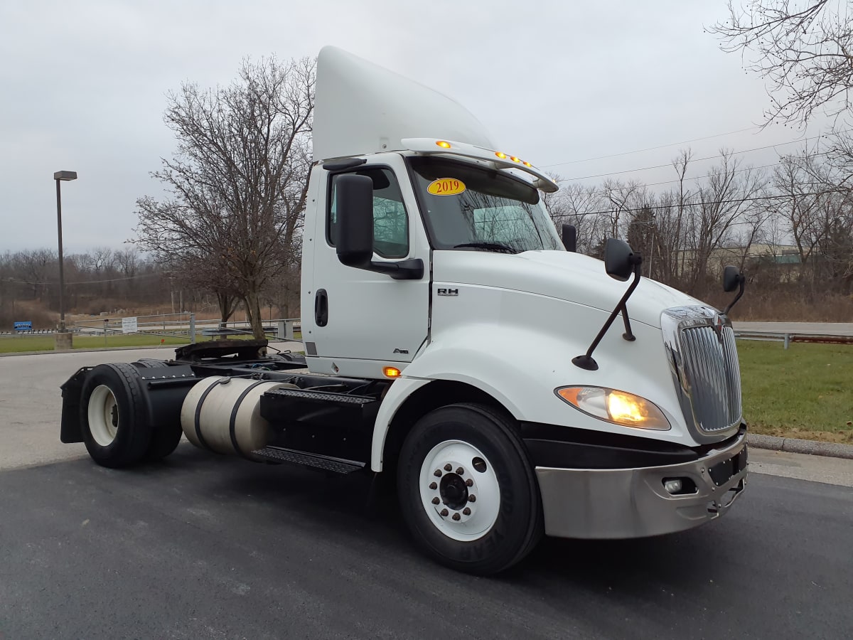 2019 Navistar International RH613 DAYCAB S/A 812799