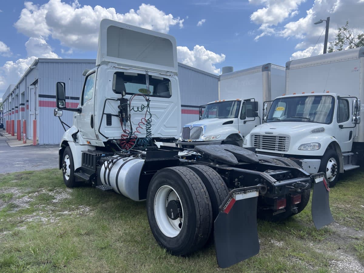 2019 International - image 6