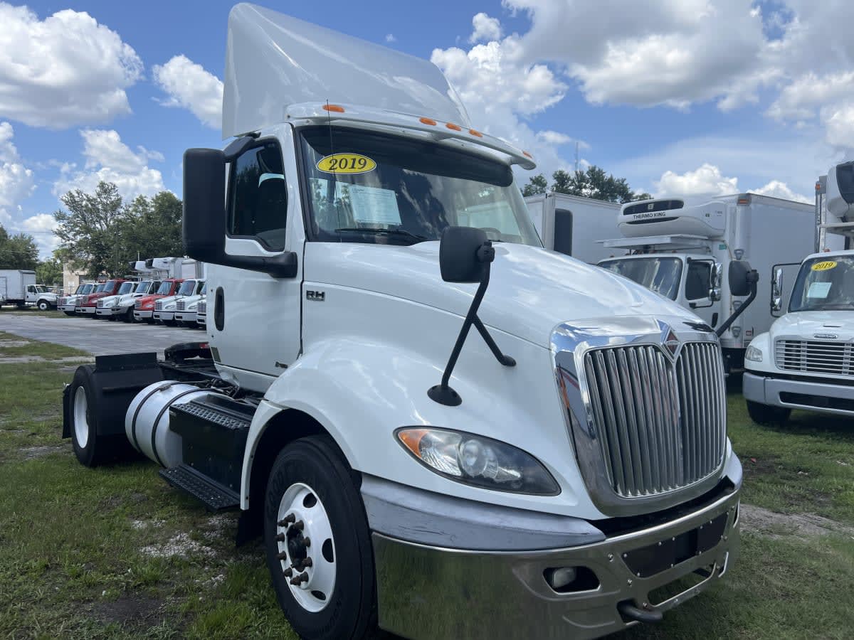 2019 International - image 3