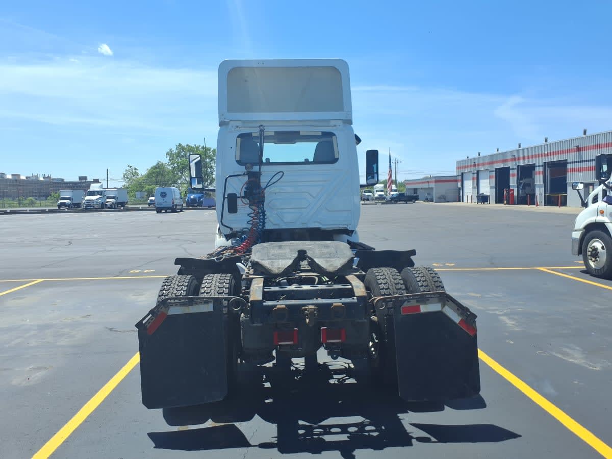 2019 International - image 5