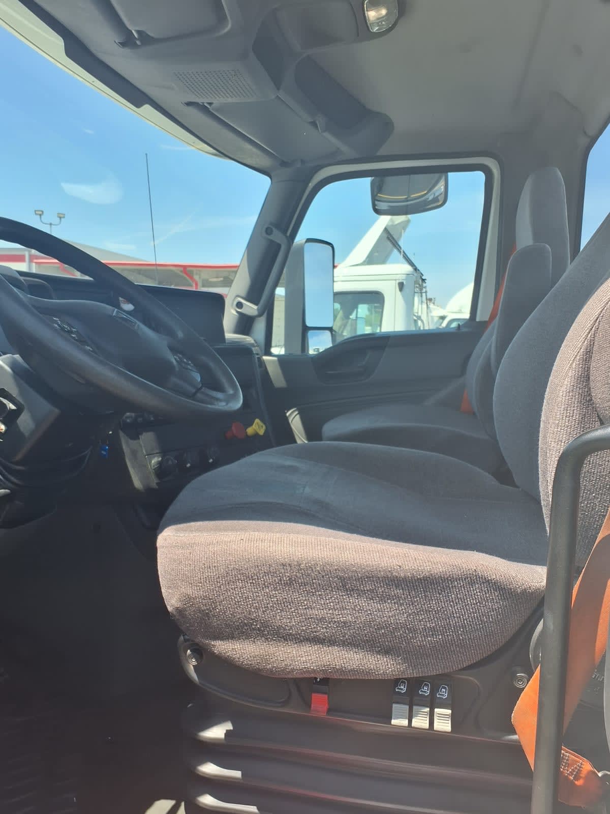 2019 International - image 7