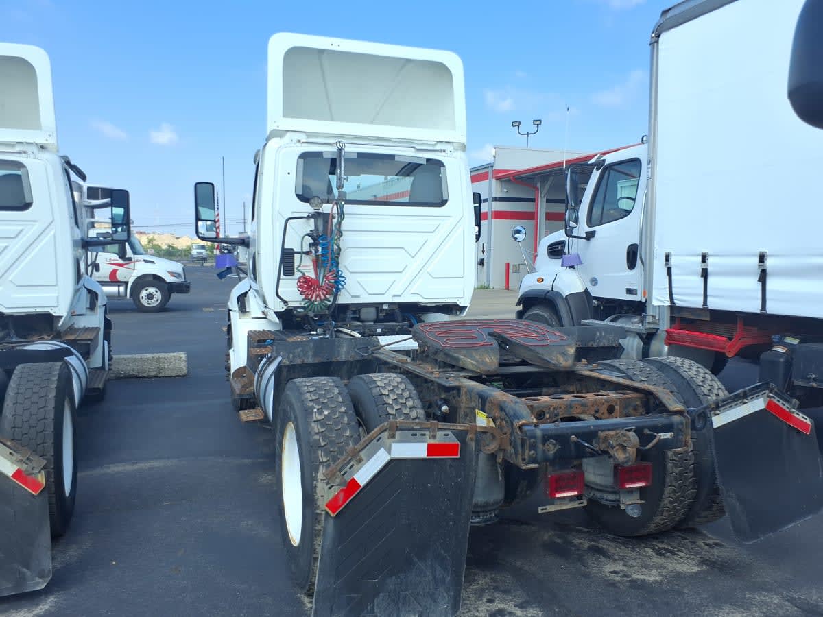 2019 International - image 4