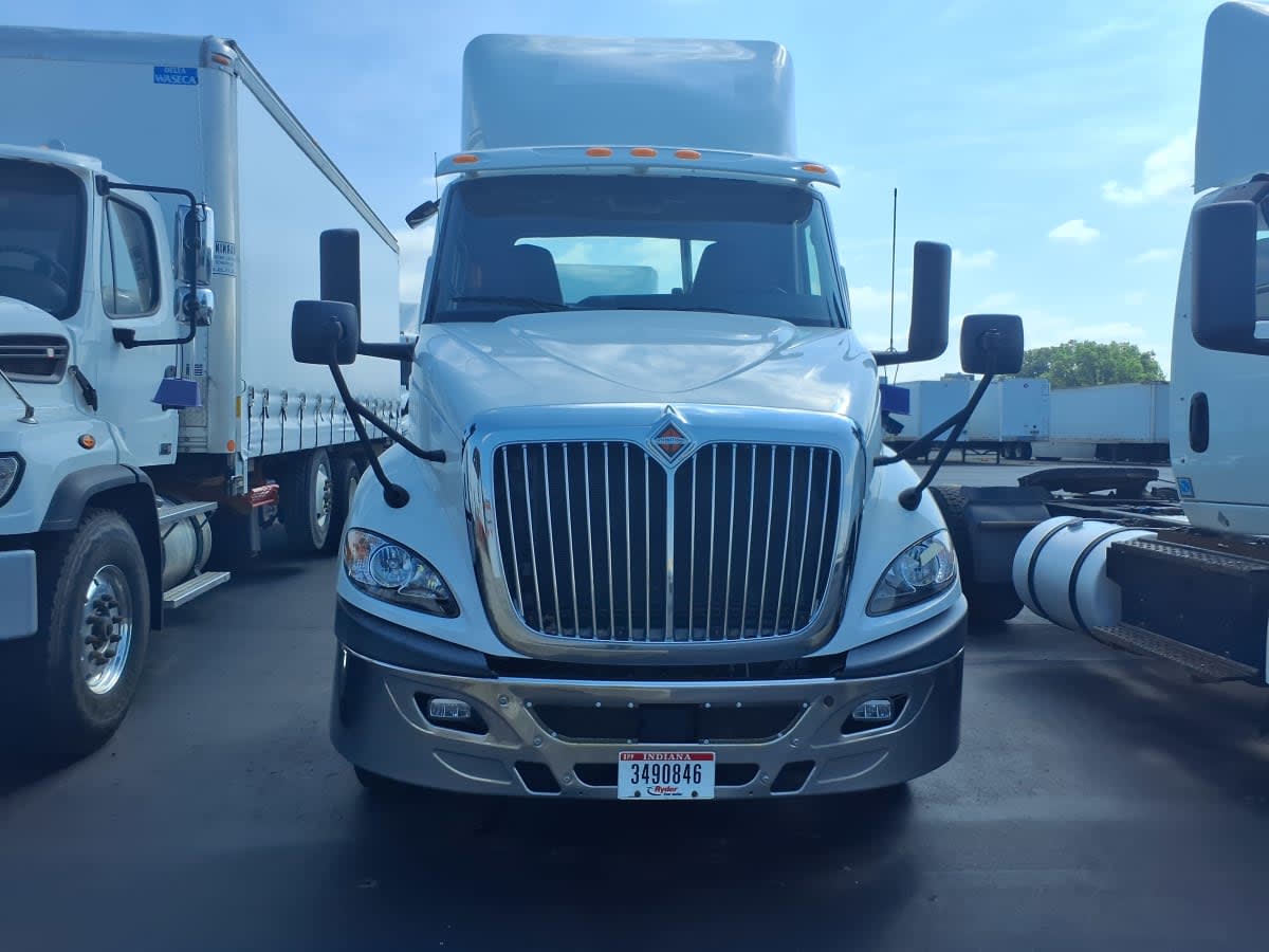 2019 International - image 2