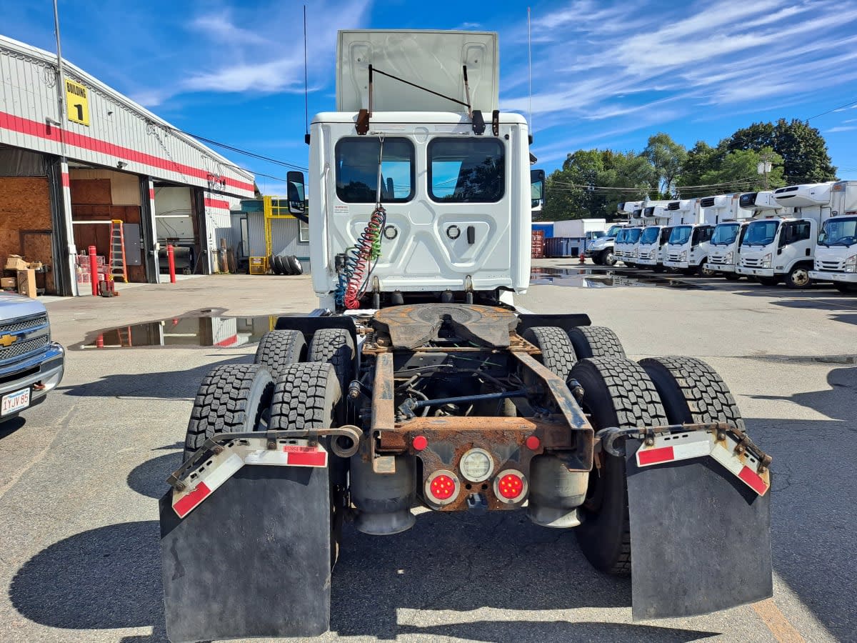 2019 Freightliner Cascadia in Salisbury, MA — photo 5