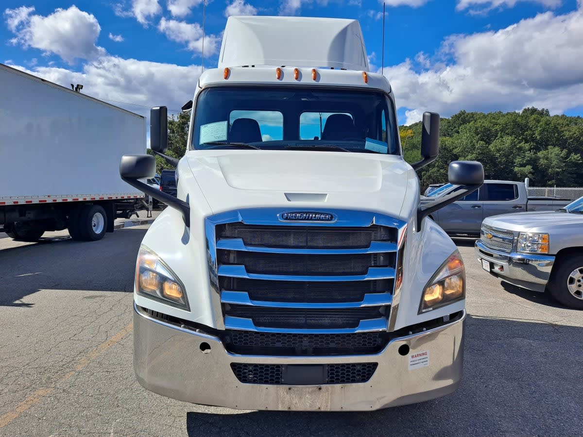 2019 Freightliner Cascadia in Salisbury, MA — photo 2