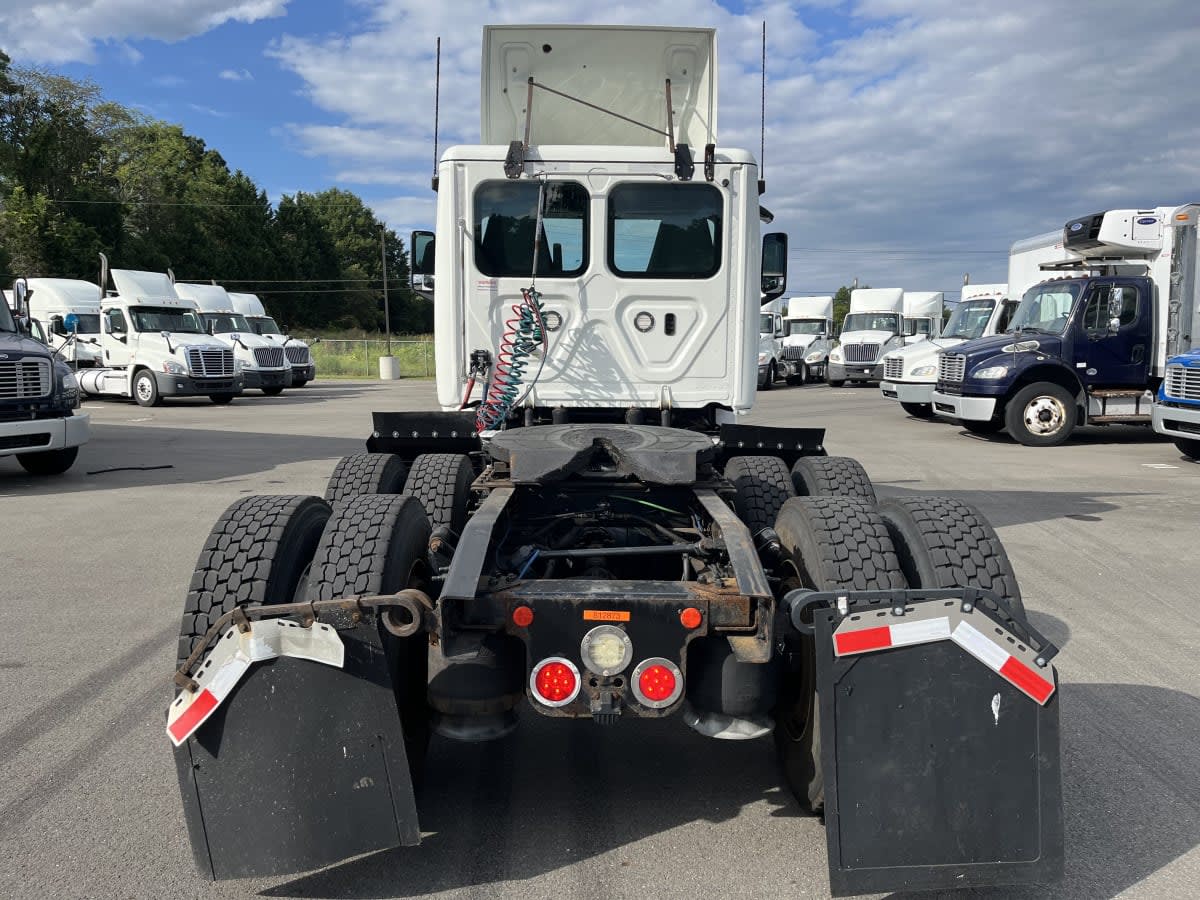 2019 Freightliner Cascadia in Beltsville, MD — photo 5