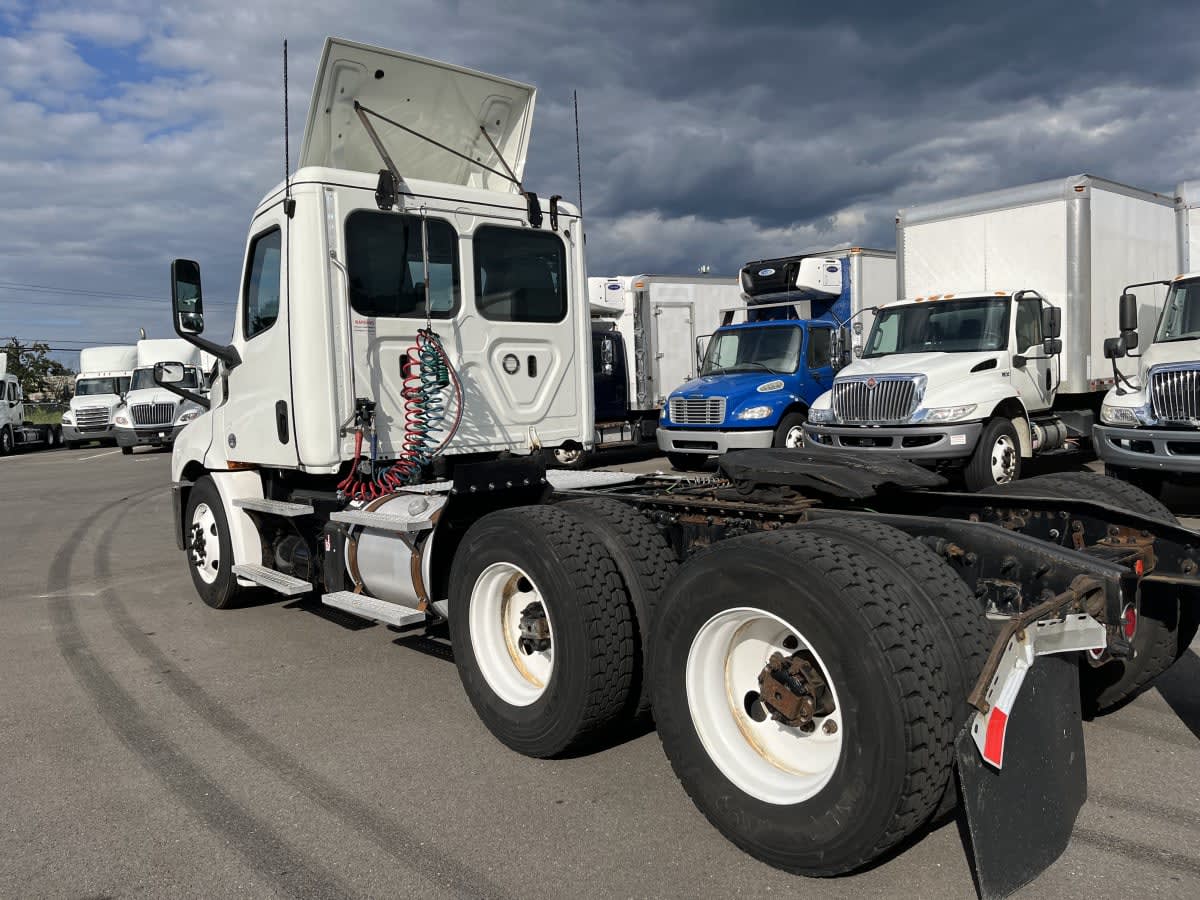 2019 Freightliner Cascadia in Beltsville, MD — photo 6
