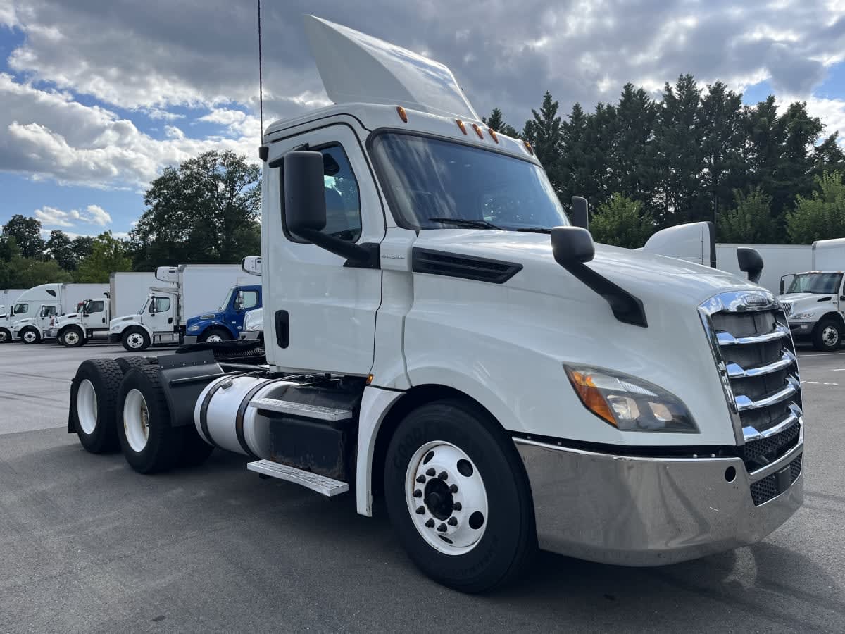 2019 Freightliner Cascadia in Beltsville, MD — photo 3