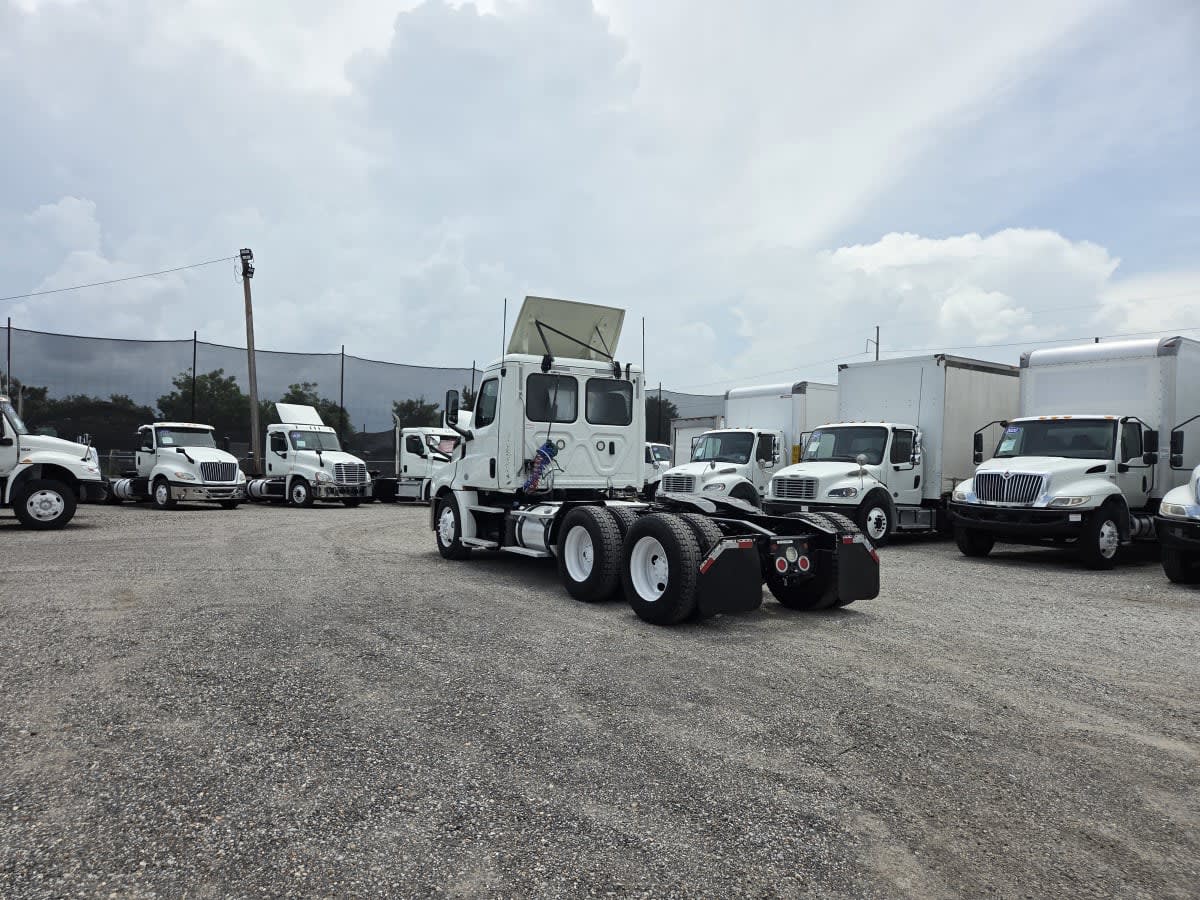 2019 Freightliner Cascadia in St. Rose, LA — photo 6