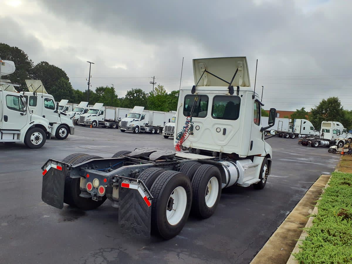 2019 Freightliner Cascadia in Atlanta, GA — photo 4