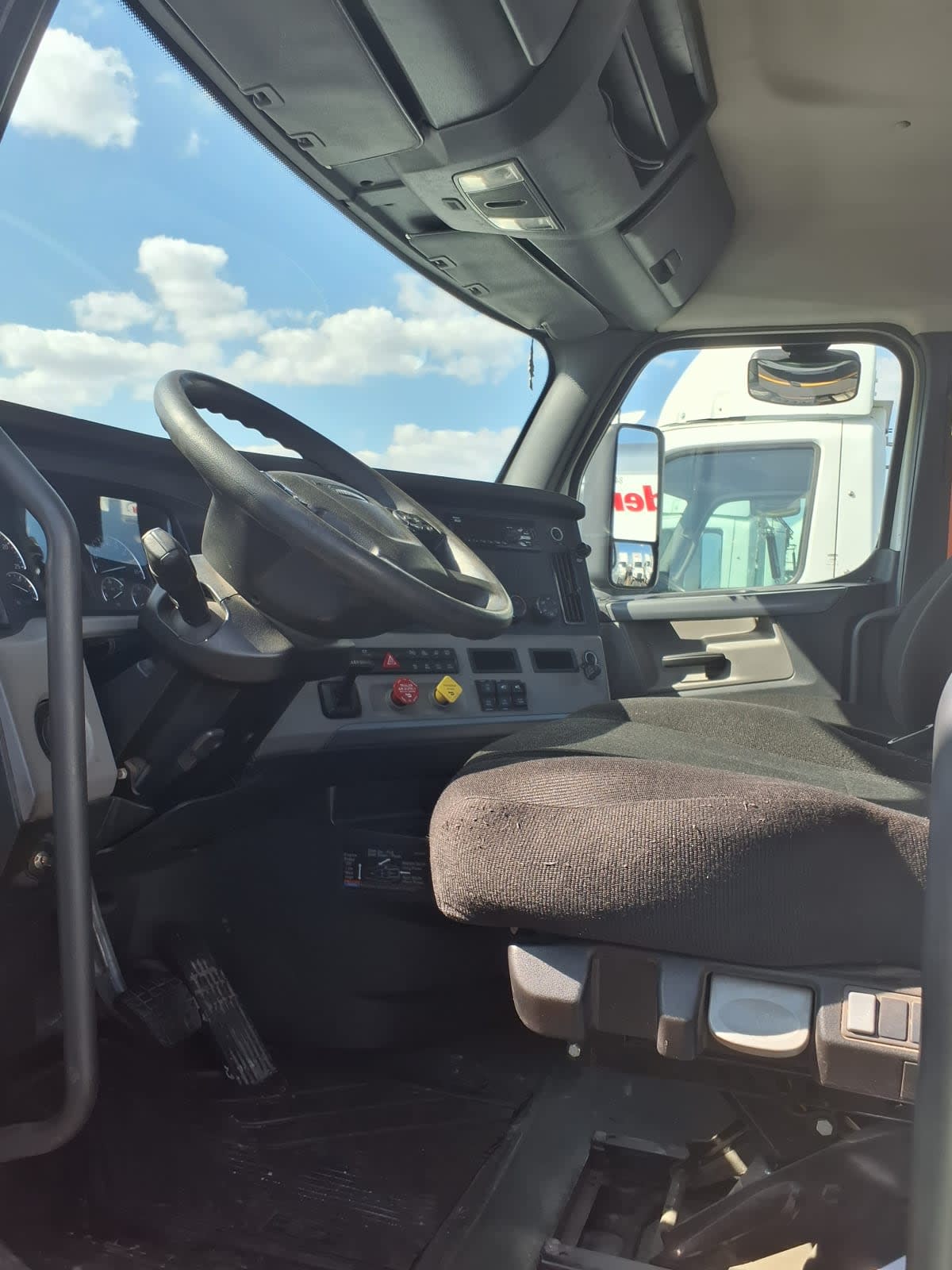 2019 Freightliner - image 7