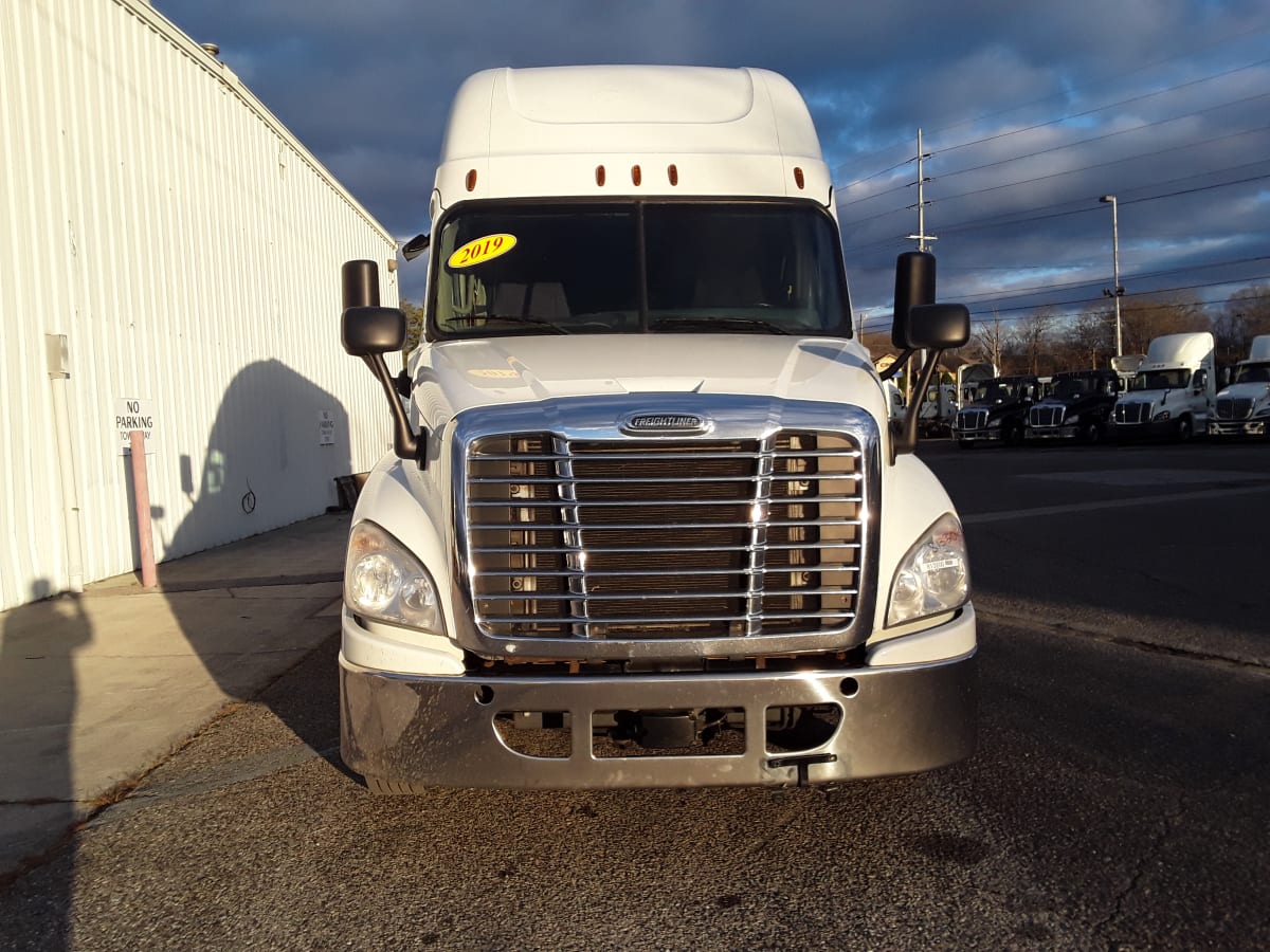 2019 Freightliner/Mercedes CASCADIA 125 813200