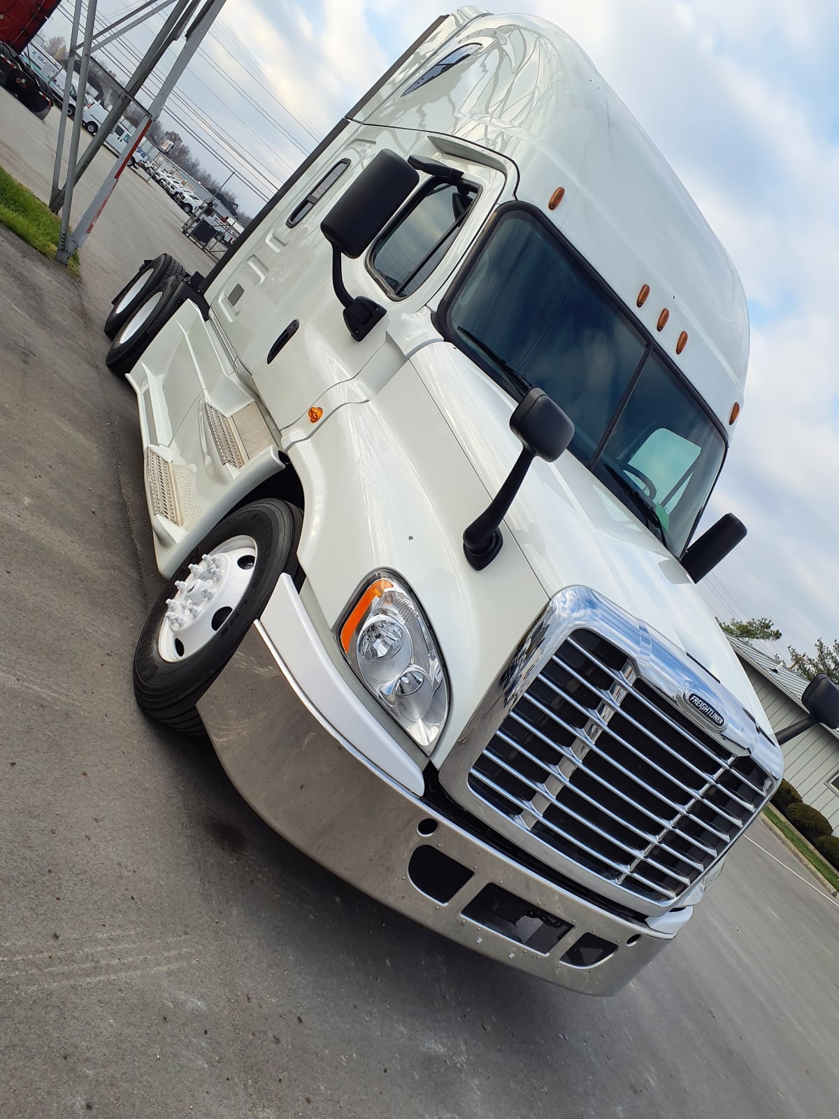 2019 Freightliner/Mercedes CASCADIA 125 813211