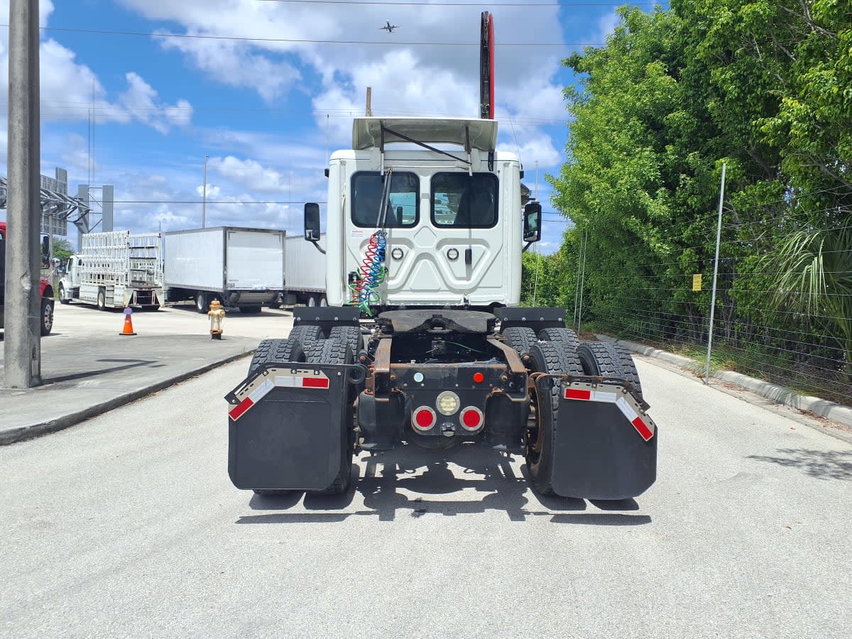 2019 Freightliner Cascadia in Davie, FL — photo 5
