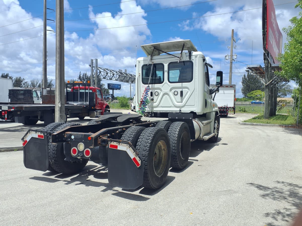 2019 Freightliner Cascadia in Davie, FL — photo 4