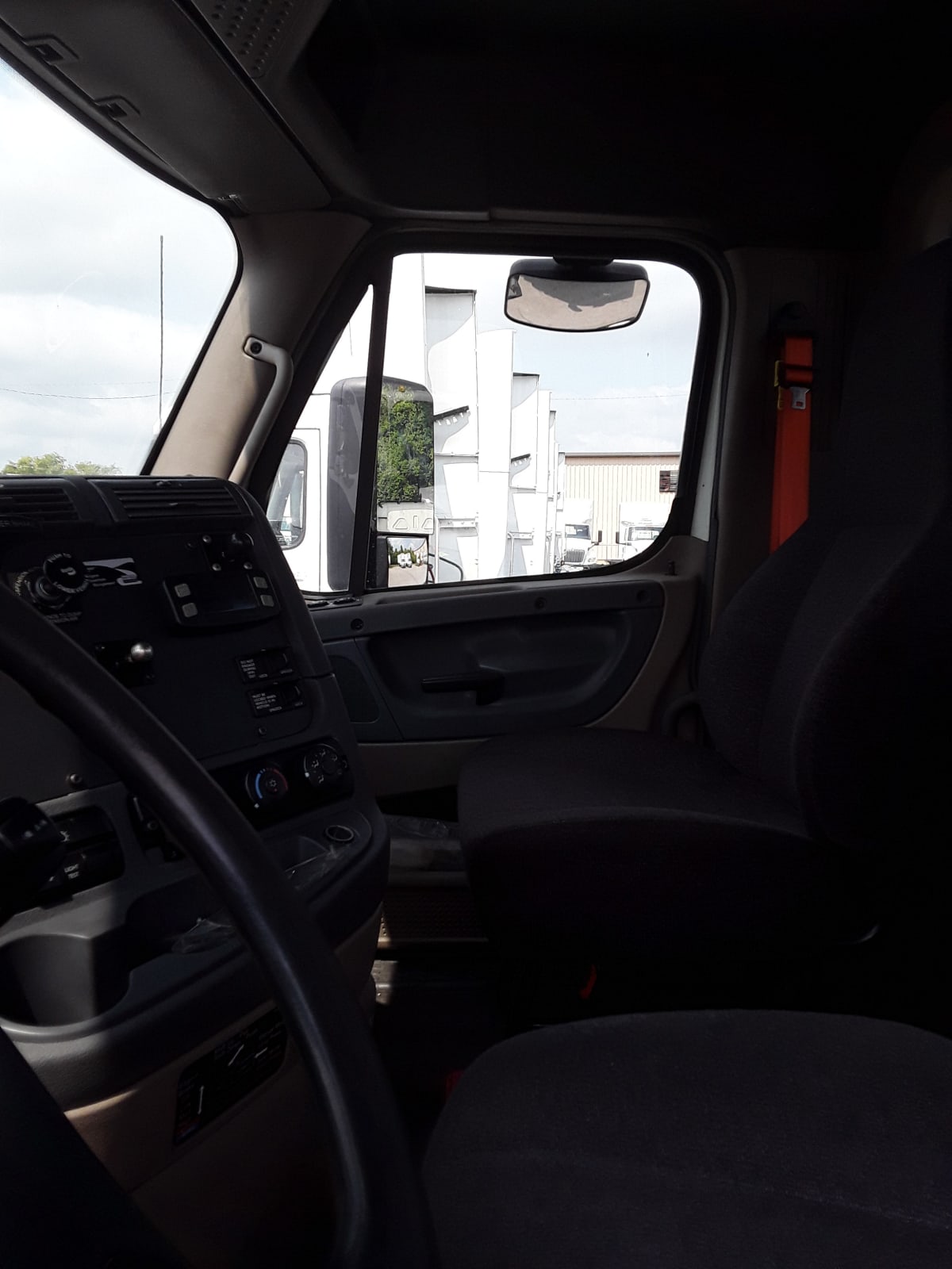 2019 Freightliner/Mercedes CASCADIA 125 813377