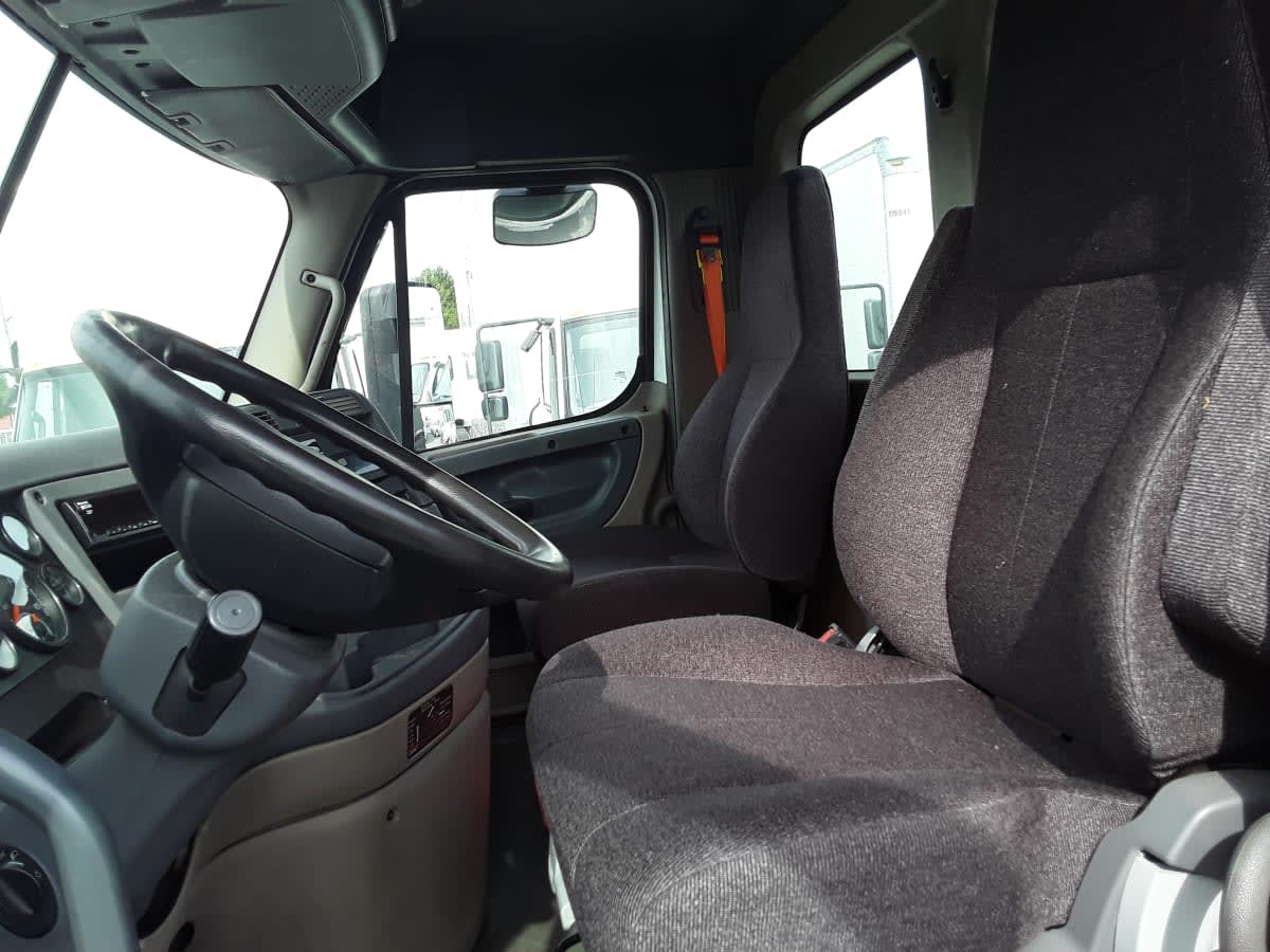 2019 Freightliner CASCADIA 125 813379