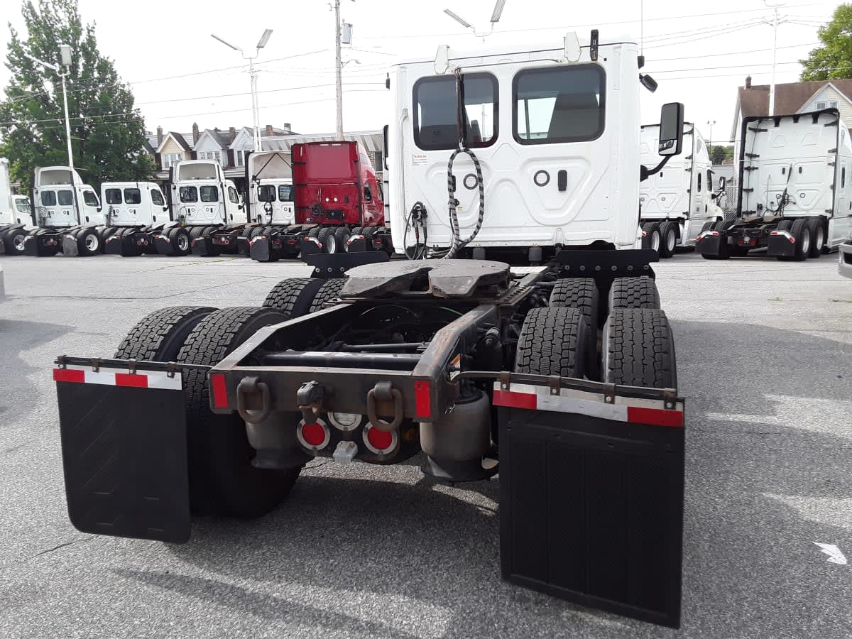 2019 Freightliner CASCADIA 125 813379