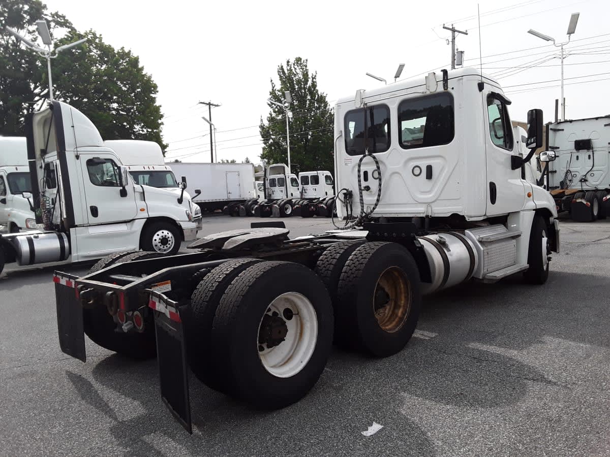 2019 Freightliner CASCADIA 125 813379