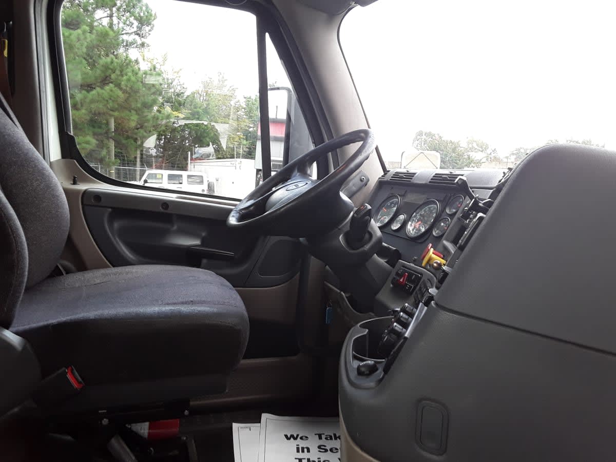 2019 Freightliner - image 4