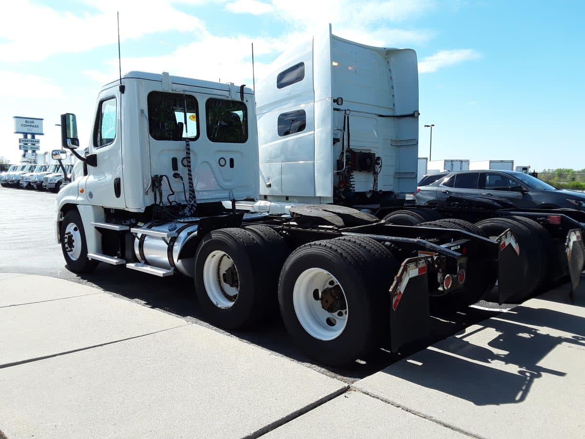 2019 Freightliner CASCADIA 125 813423