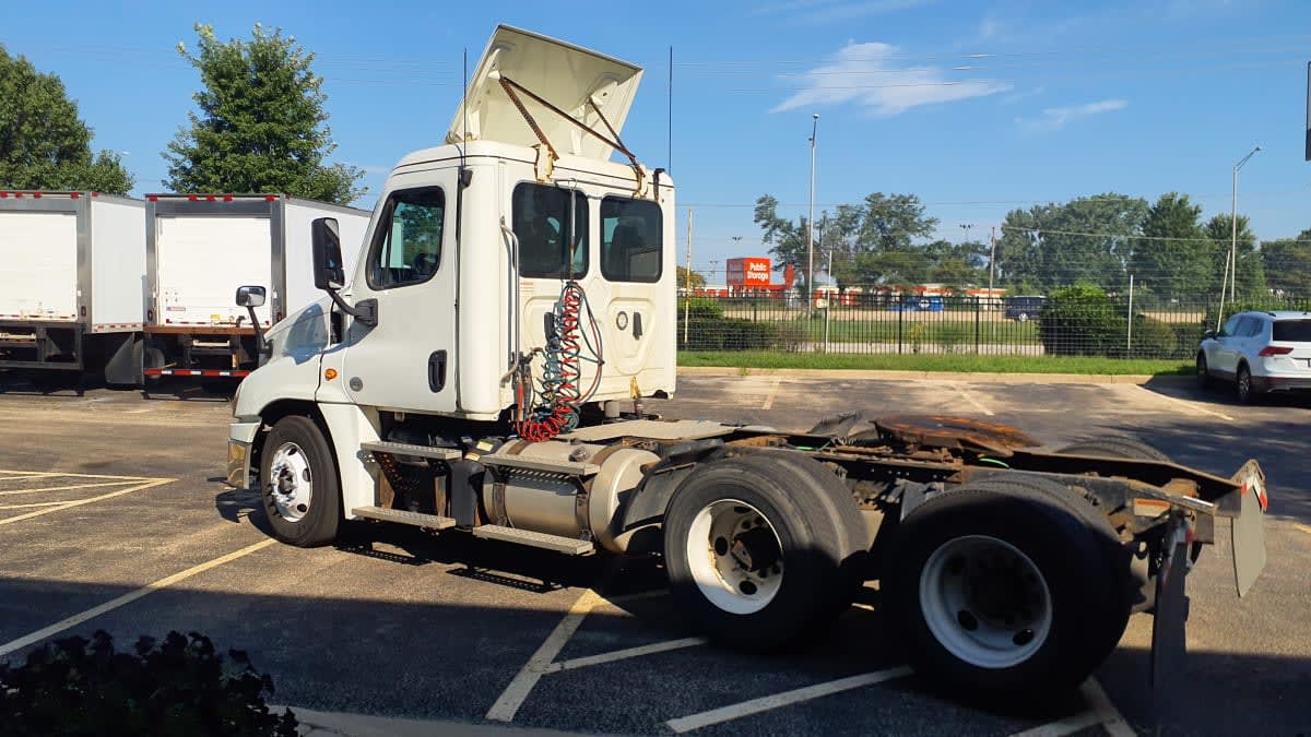 2019 Freightliner Cascadia in Bolingbrook, IL — photo 6
