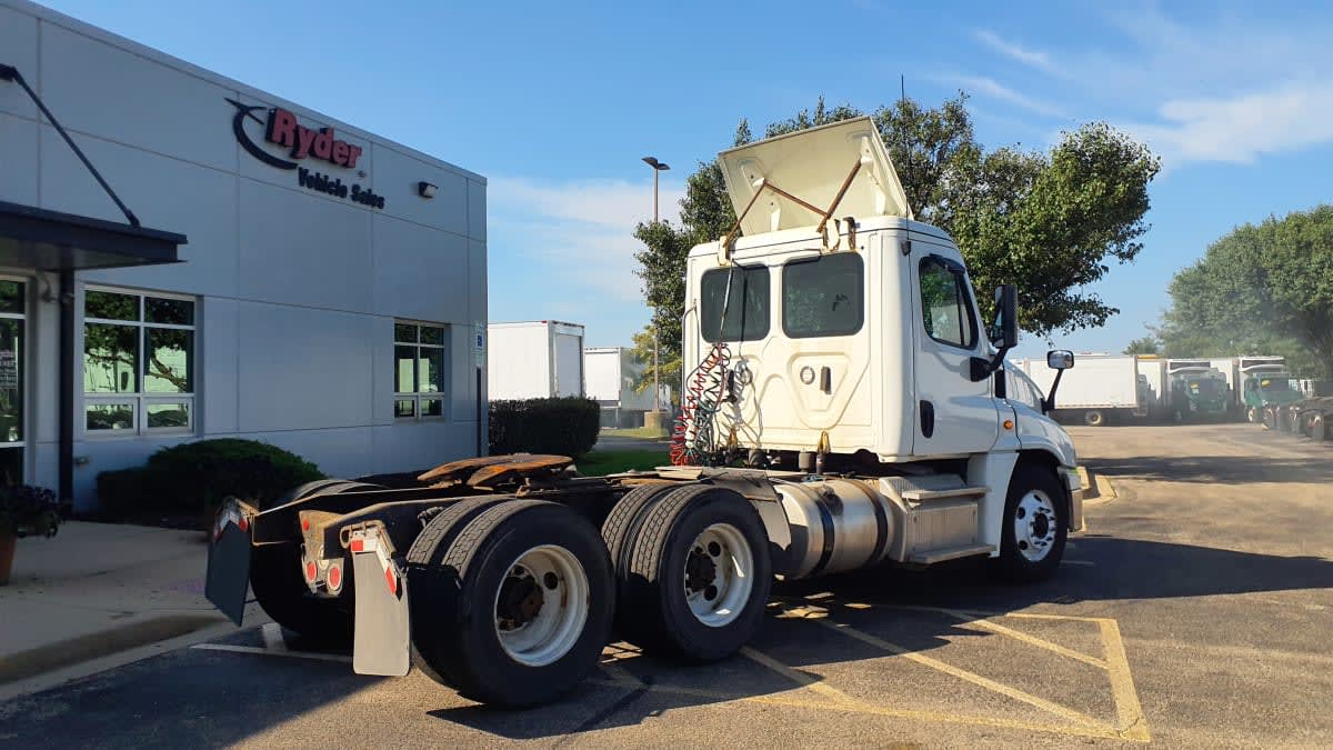 2019 Freightliner Cascadia in Bolingbrook, IL — photo 4