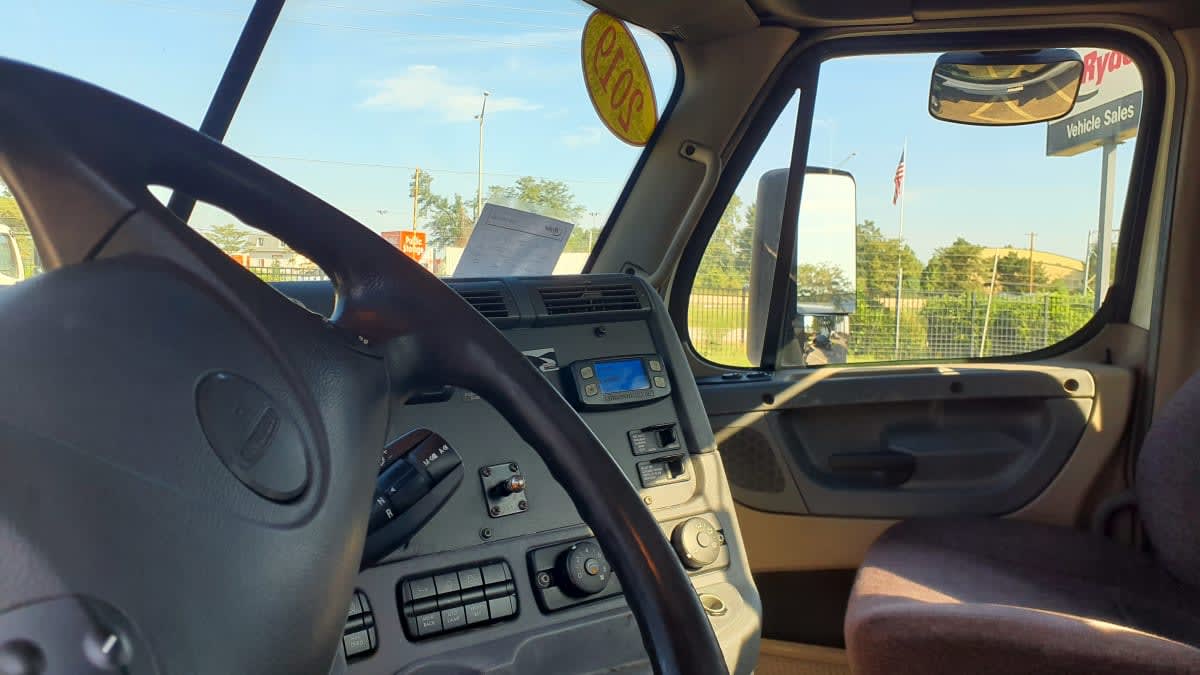 2019 Freightliner Cascadia in Bolingbrook, IL — photo 7
