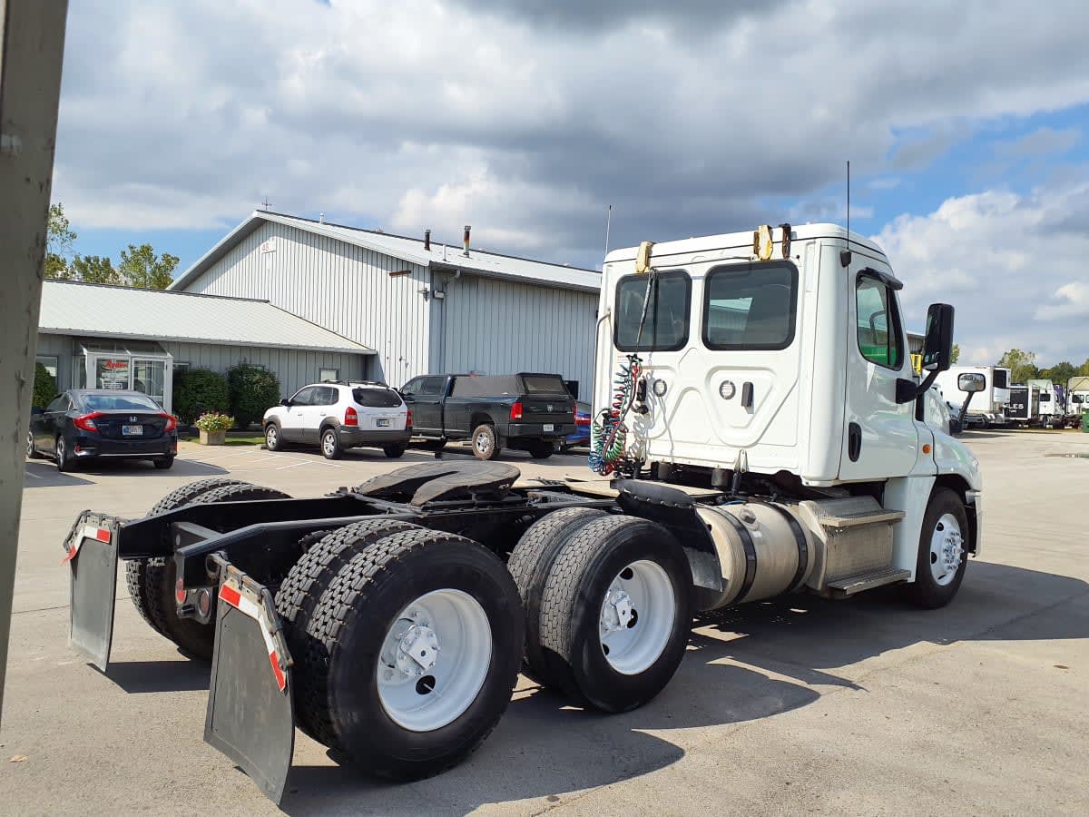 2019 Freightliner CASCADIA 125 813579
