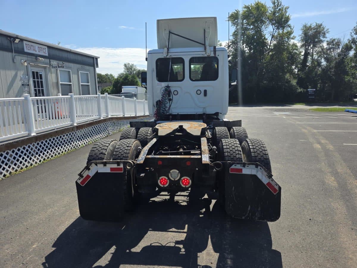2019 Freightliner Cascadia in Bensalem, PA — photo 5